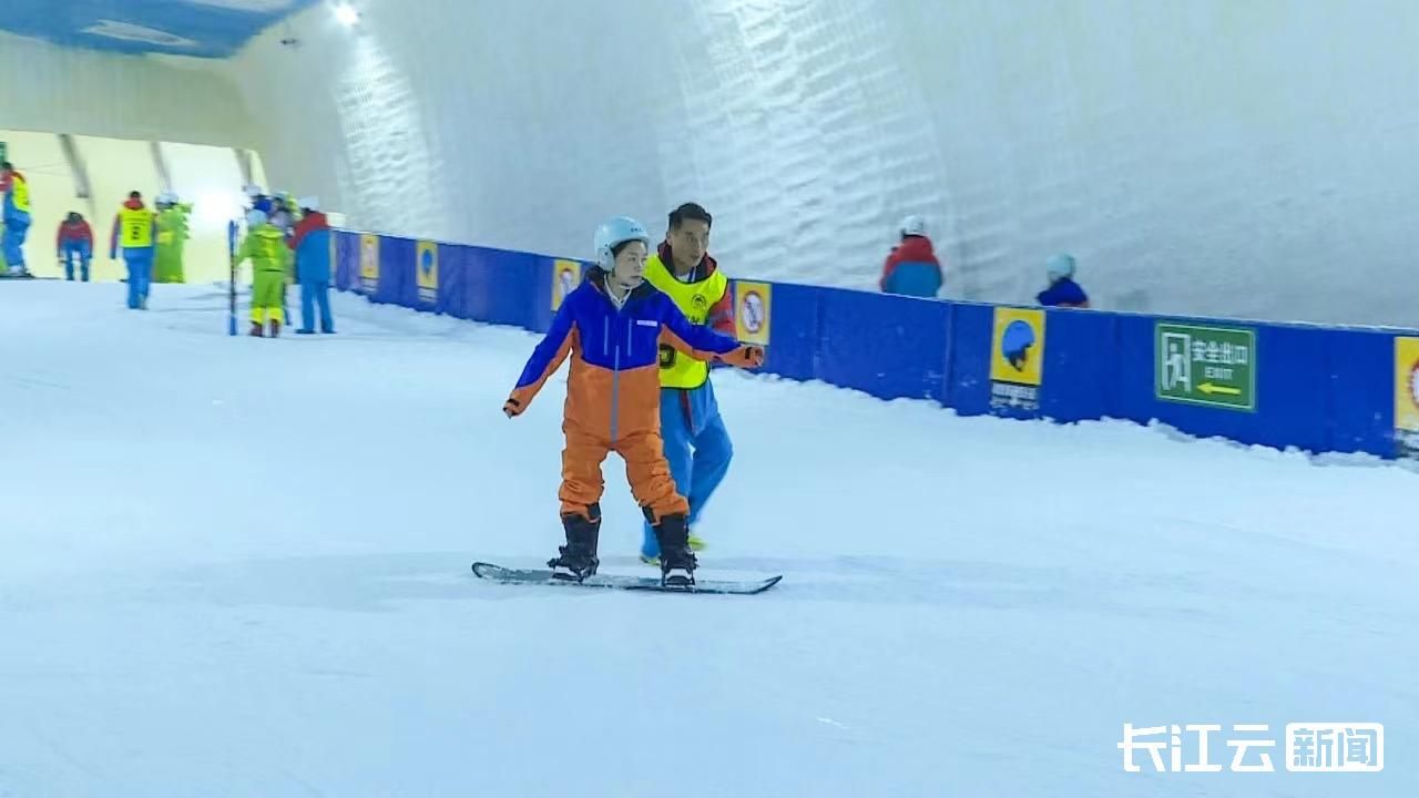 宜昌新名片 國內首個天然溶洞滑雪場開門迎客，遠安再添四季滑雪勝地